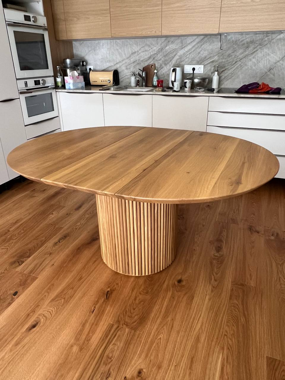 Dizajnový drevený stôl TUBE do jedálne hnedý